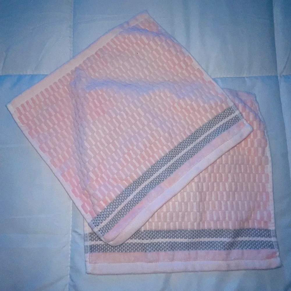 Catherine Malandrino Washcloth Set 2pc Pink White Textured Cotton Grey Stripe